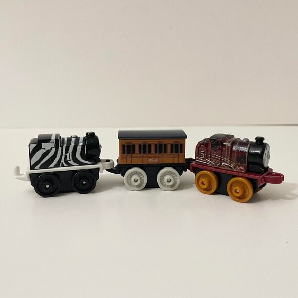 Lot of 9 Fisher Price Thomas and Friends Minis Train Engines - Picture 16 of 16